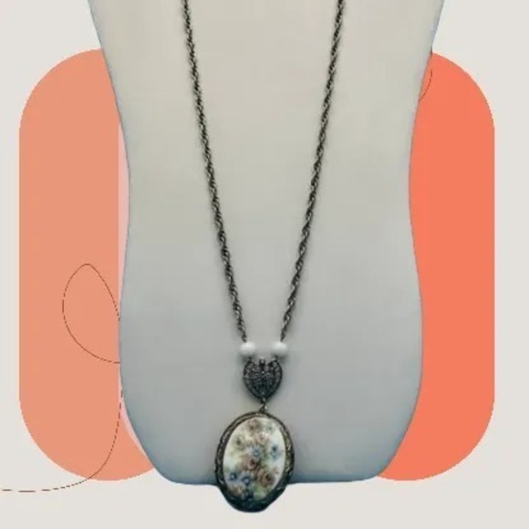 3/$20 vintage locket necklace - Picture 4 of 4